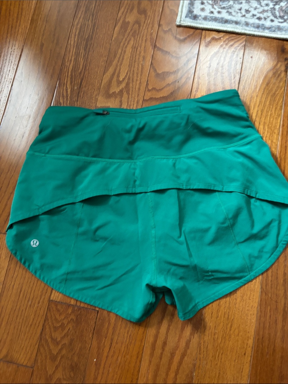 Lululemon high rise 2.5” inseam speed up shorts - Picture 2 of 5